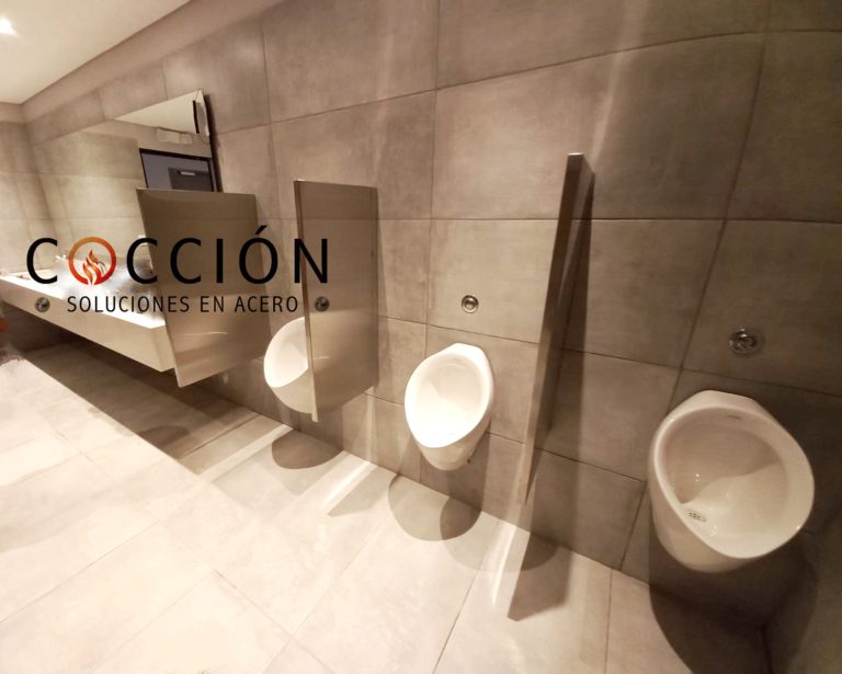DIVISIONES DE BAÑO EN ACERO INOXIDABLE